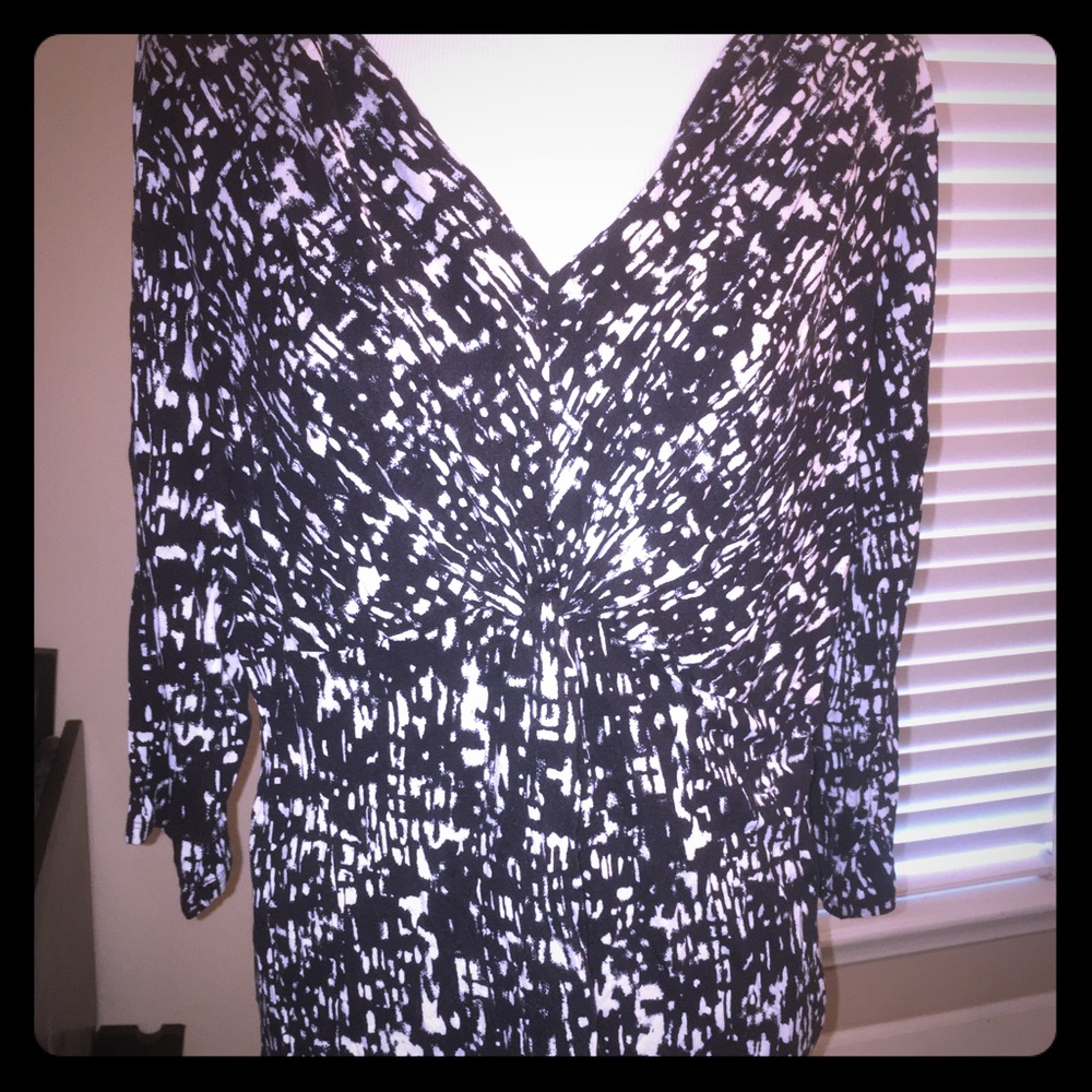 Black and white knot detail top
